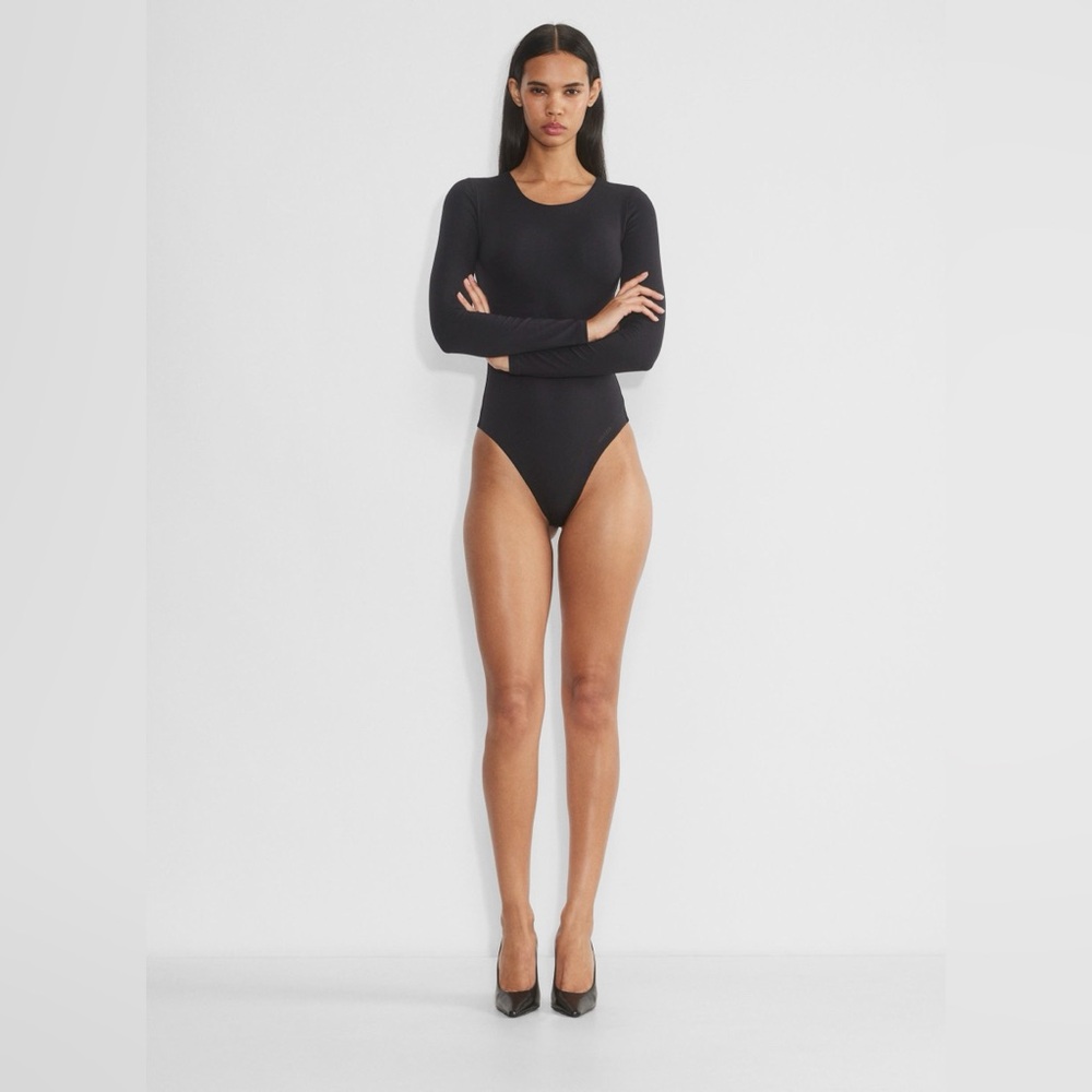NWOT Aritzia Babaton Contour Bodysuit